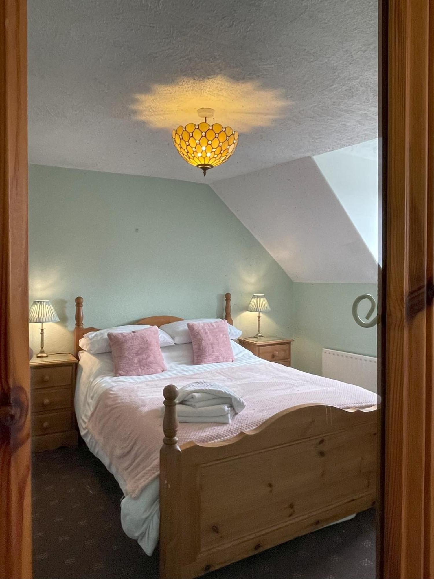 The Captain'S Lodge Room Only Accommodation Whitby Exterior foto