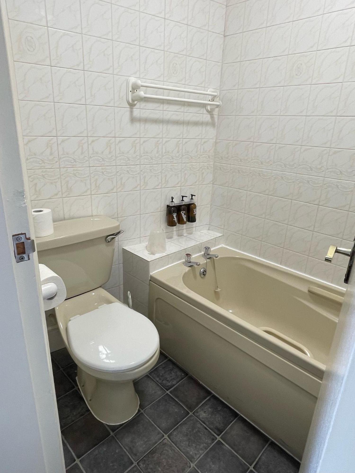 The Captain'S Lodge Room Only Accommodation Whitby Exterior foto